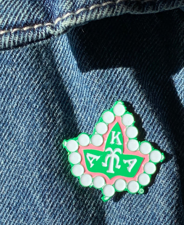 Ivy Badge Lapel pin